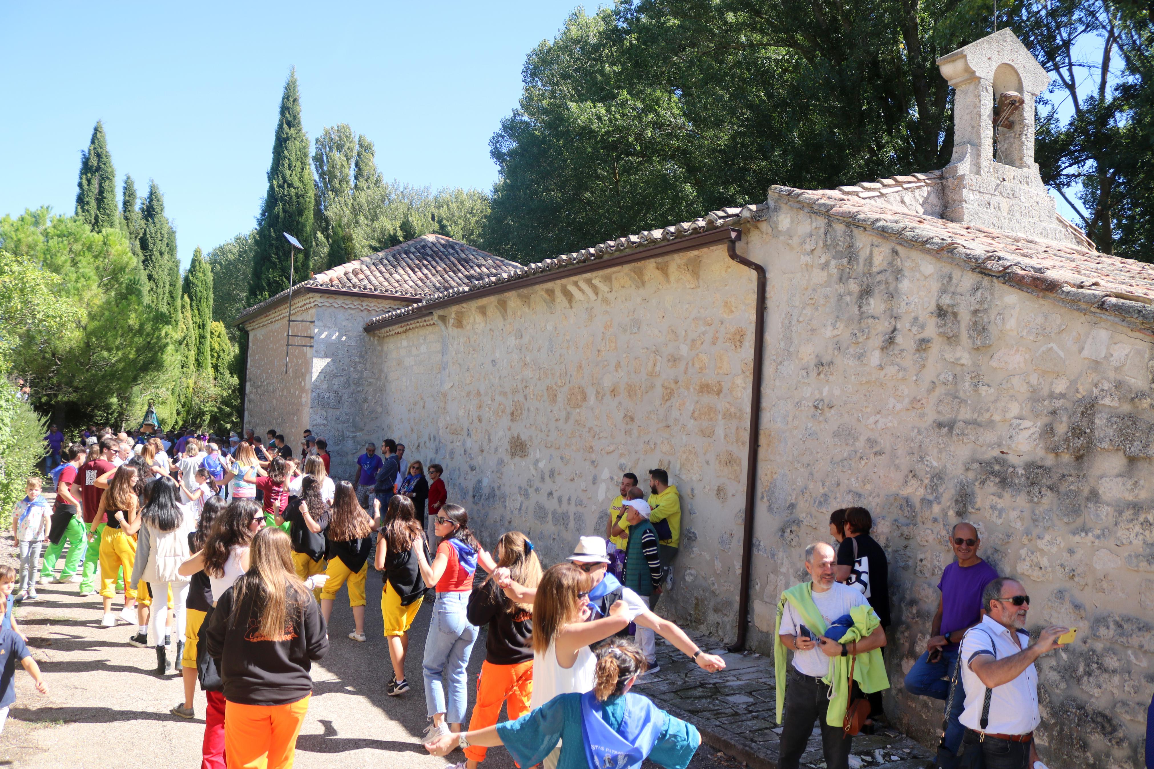 Antigüedad se rinde a la Virgen de Garón