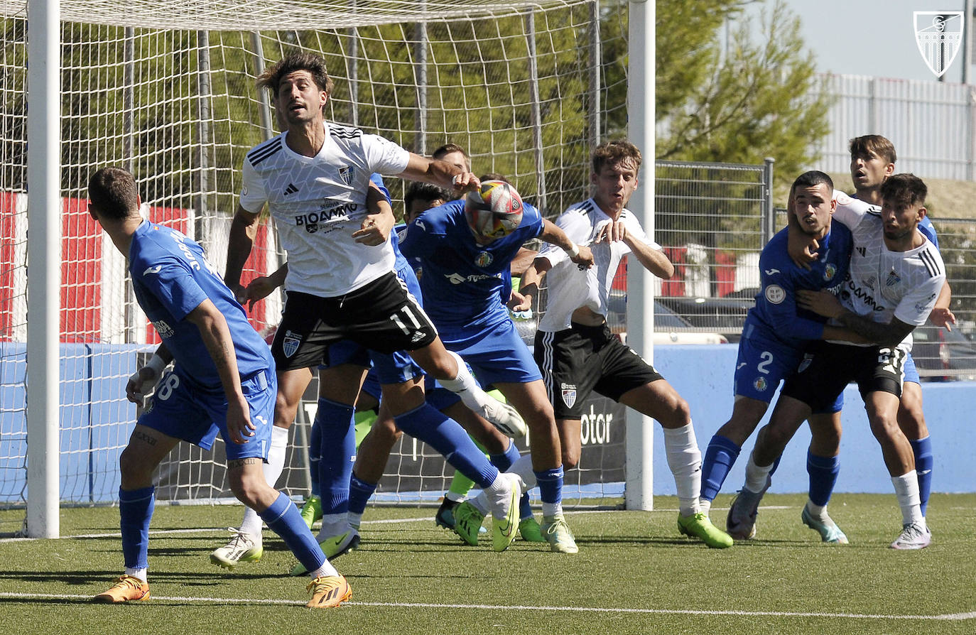 El empate entre el Getafe B y la Segoviana, en imágenes