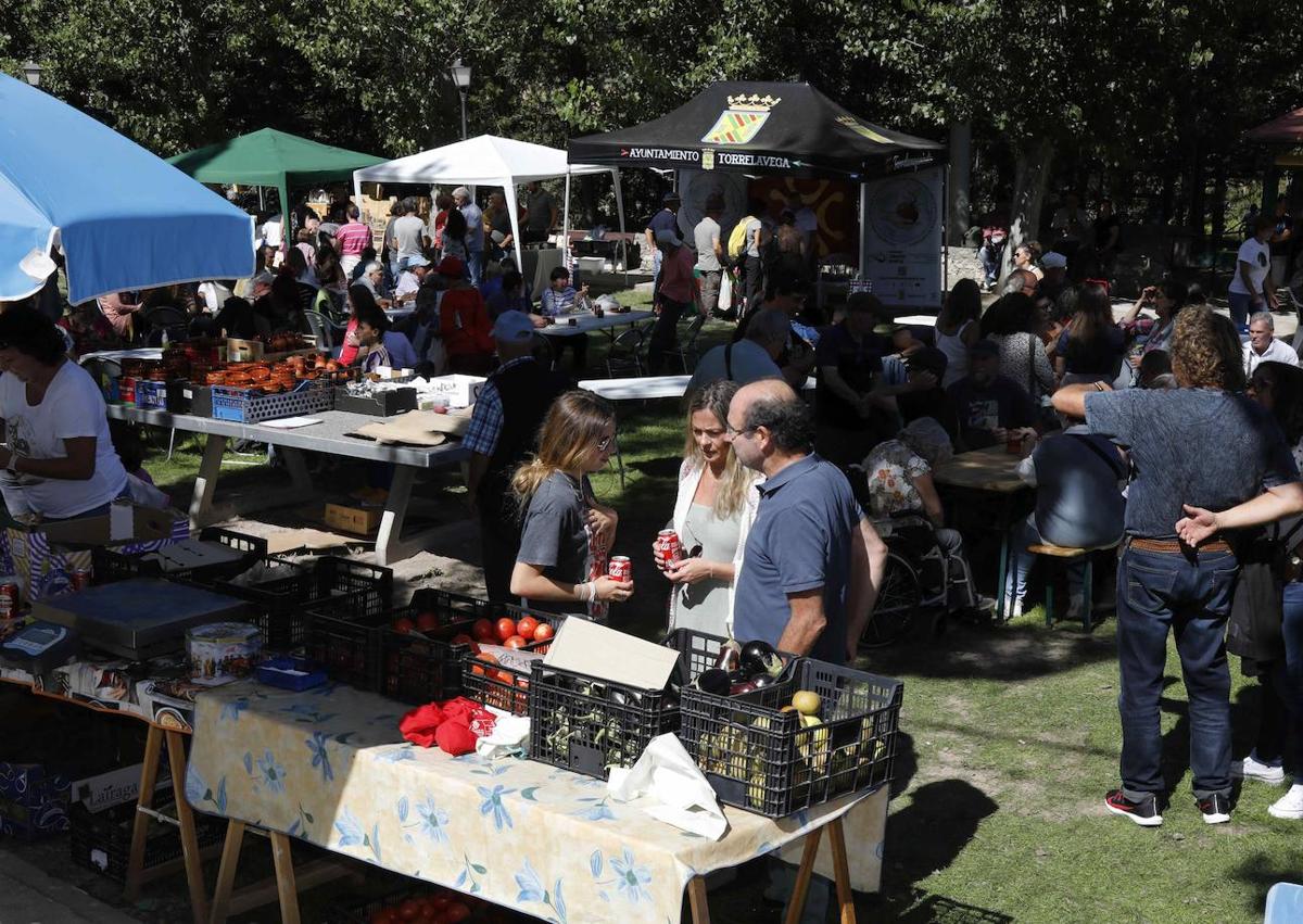 Imagen secundaria 1 - Ambiente del mercado de la feria y del mercado de productos ecológicos.