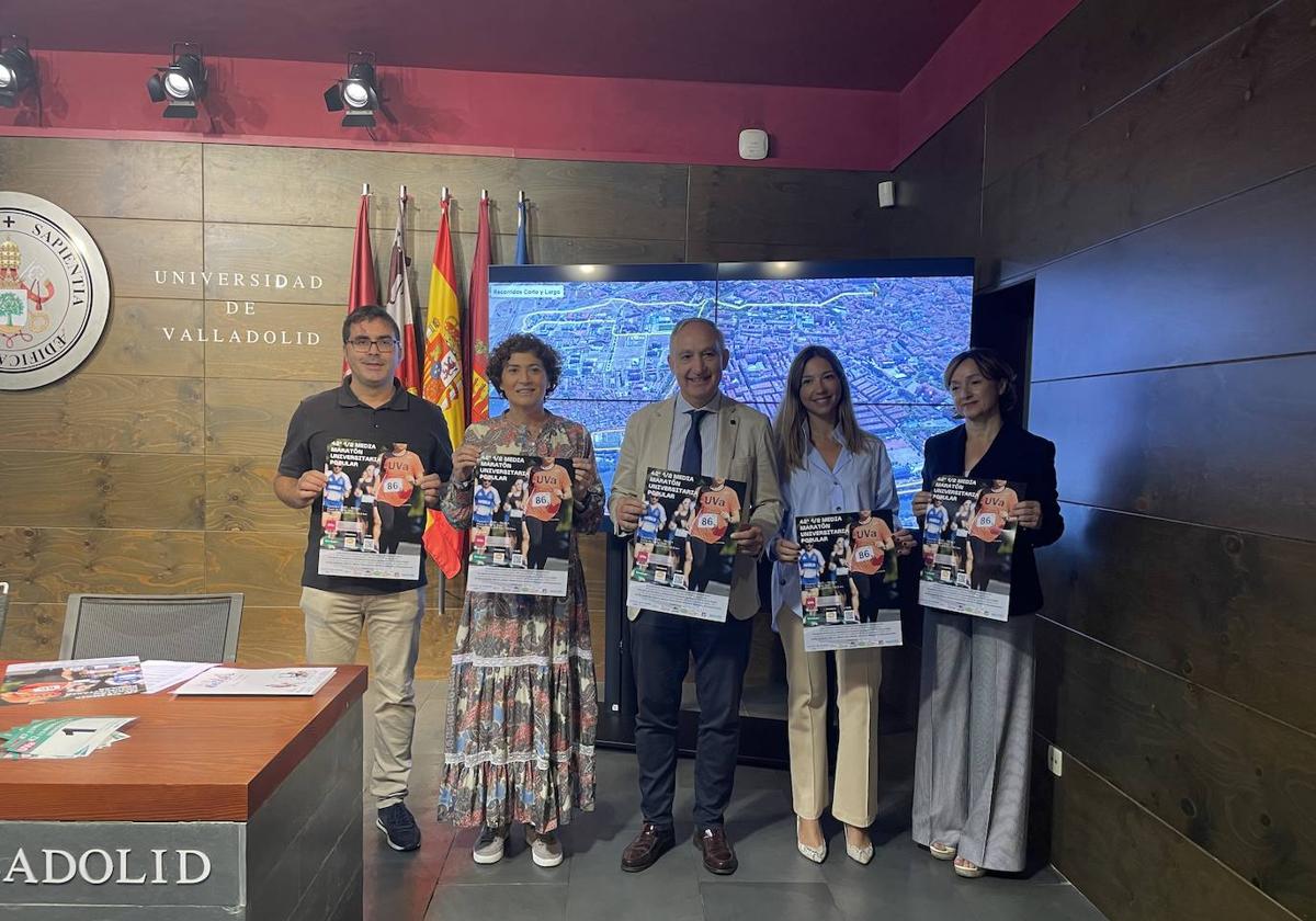 Antonio Blánquez, Mayte Martínez, Antonio Largo, Rebeca Bezos y Carmen Vaquero en la presentación de la prueba.