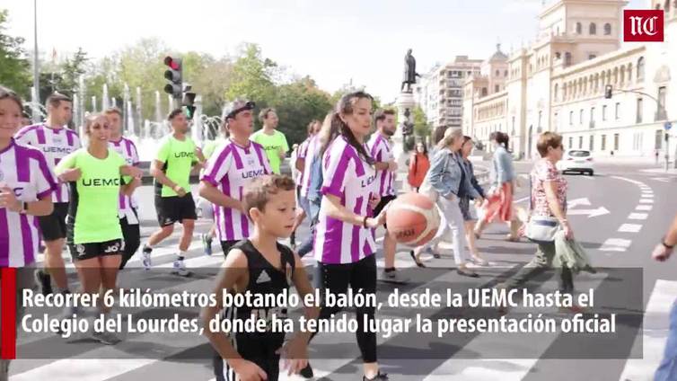 El reto de recorrer 6 kilómetros botando un balón de baloncesto en Valladolid