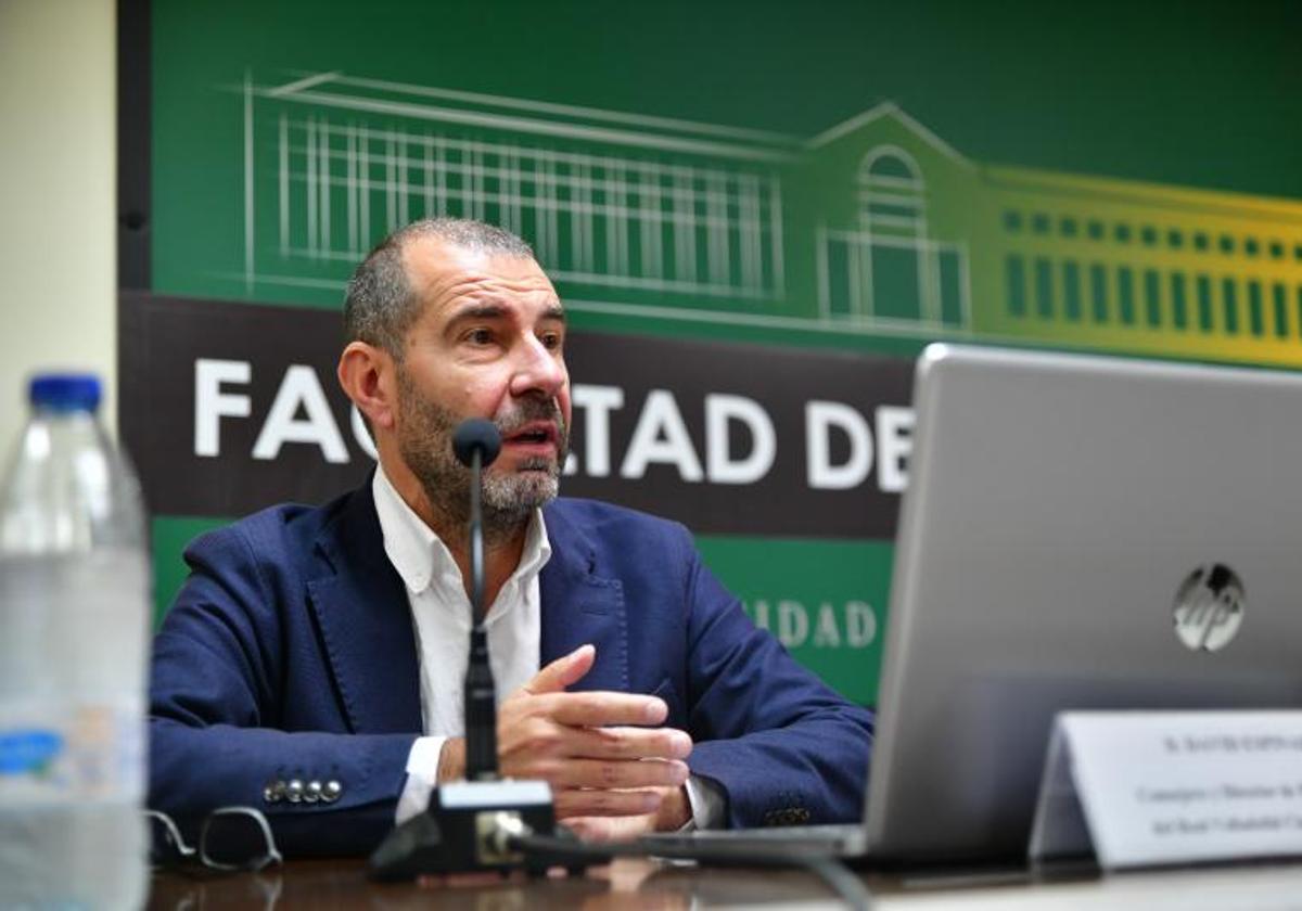 David Espinar, durante la lección inaugural que impartió en la Facultad de Comercio de la Universidad de Valladolid.