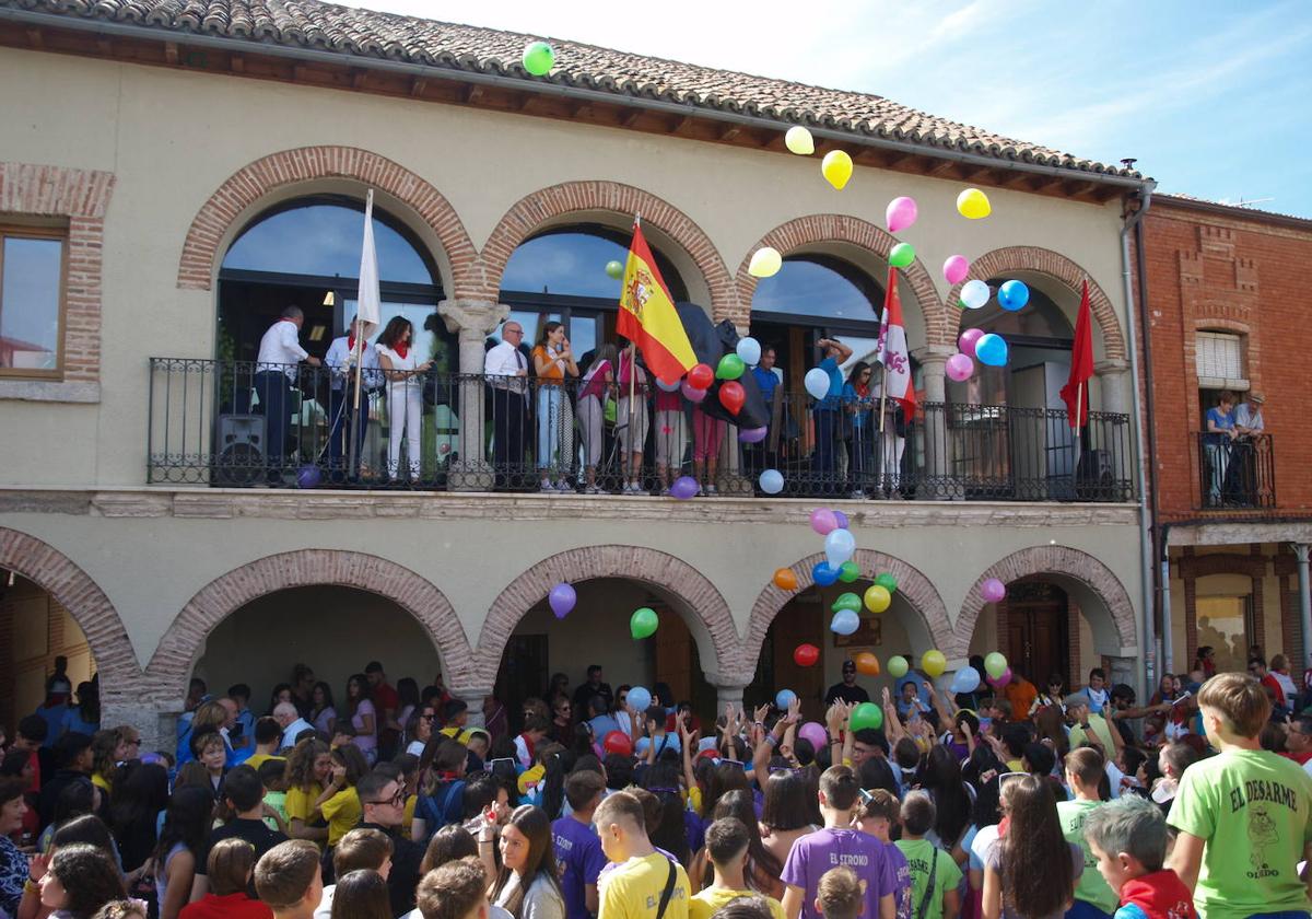 Los olmedanos estallaron de alegría este miércoles con el chupinazo de fiestas.