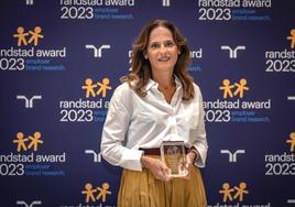 Yolanda Martínez Bajo, con el premio.