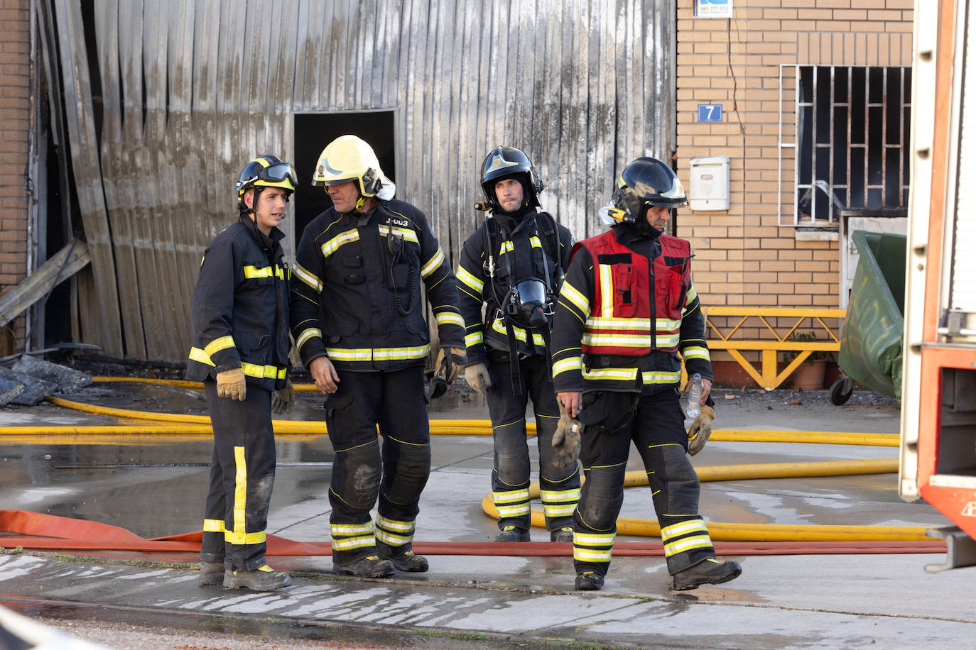 Incendio en tres naves de Santovenia de Pisuerga