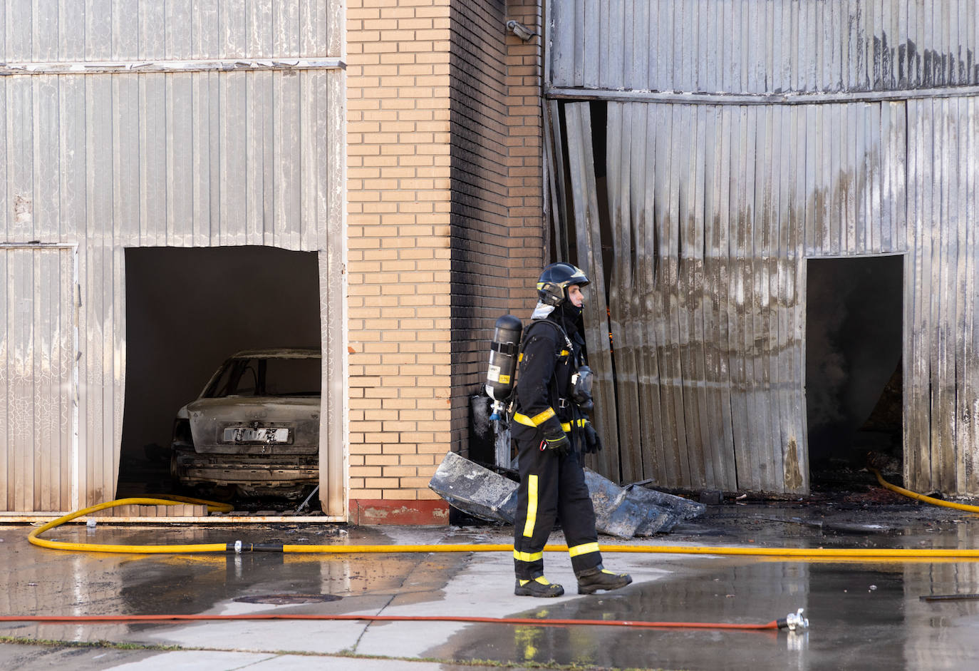 Incendio en tres naves de Santovenia de Pisuerga