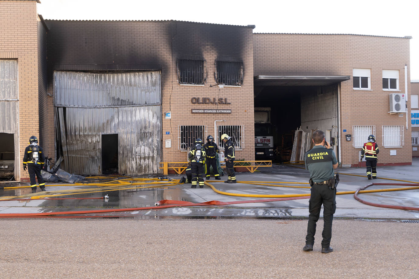 Incendio en tres naves de Santovenia de Pisuerga