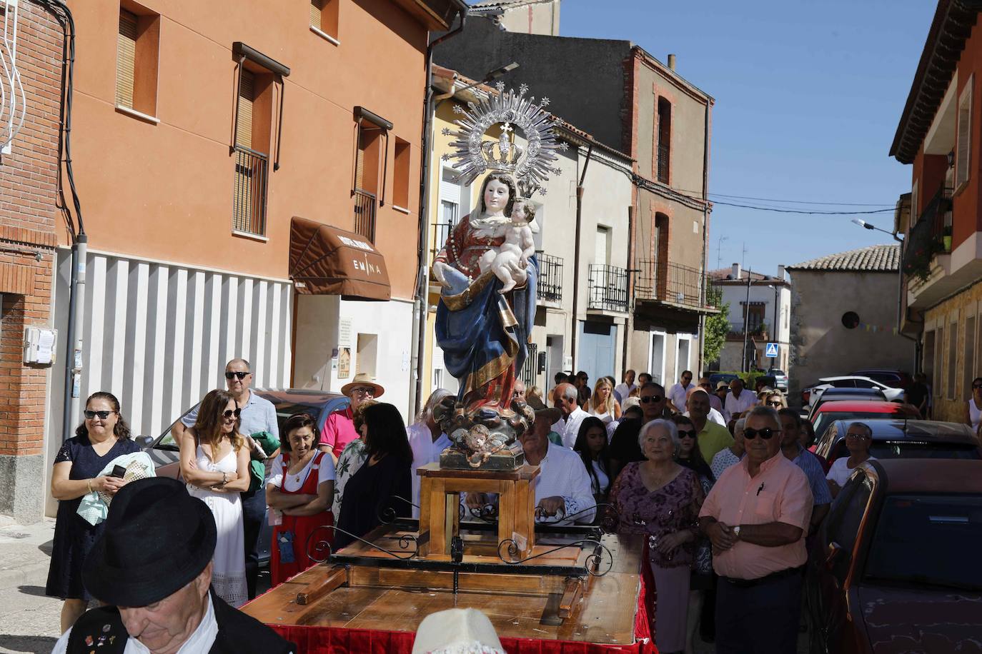 Procesión de la Virgen del Rosario en Valbuena de Duero