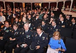 Celebración de la fiesta de la Policía Nacional en el teatro Principal.
