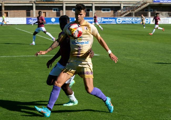 Javier Rodríguez, en una acción del partido de este domingo.