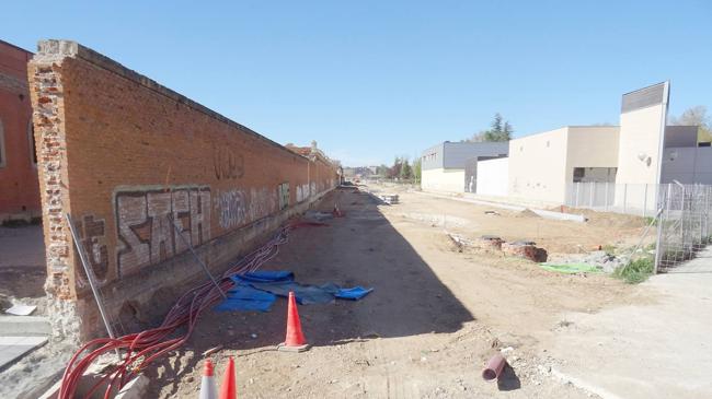 Imagen antes - El derribo del muro del cuartel Conde Ansúrez anticipa la apertura de su avenida