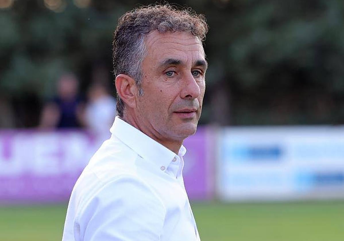 El entrenador del Becerril, Francis Olea, en un partido anterior.