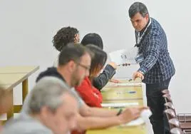 Examen de candidatos a un puesto de ujier en las Cortes de Castilla y León.