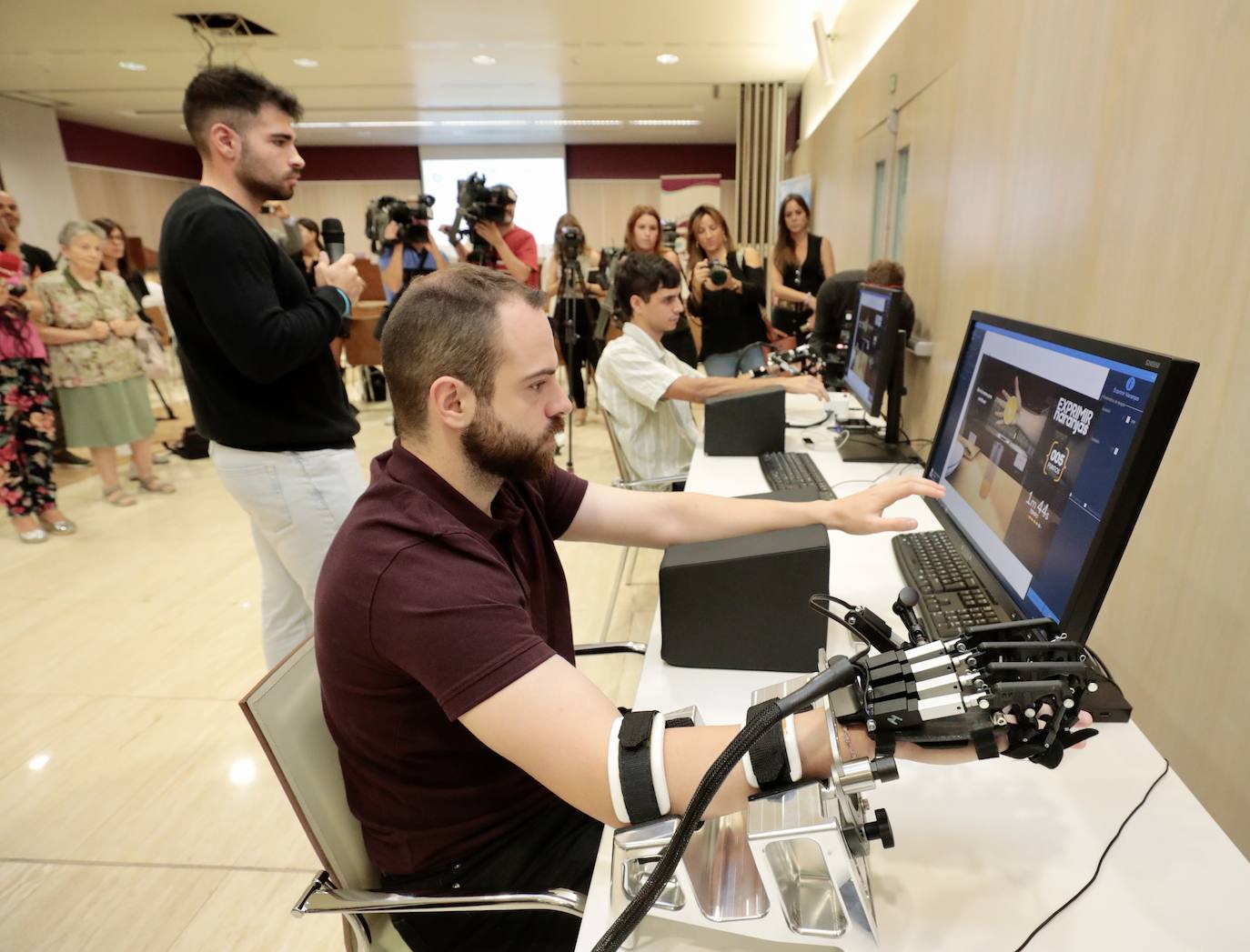 Las imágenes de los resultados de un exoesqueleto de mano