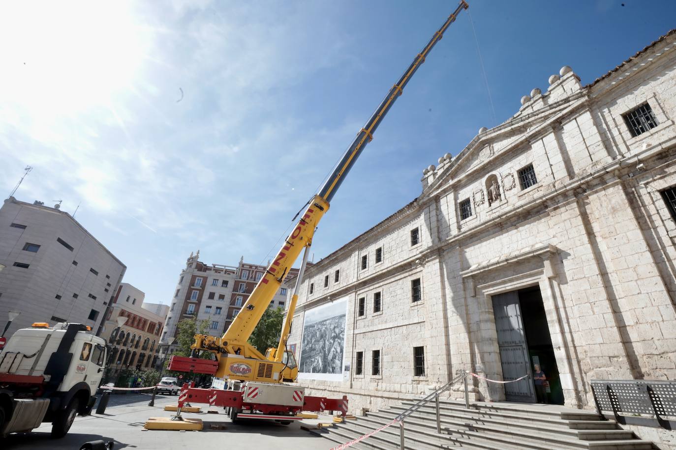 Las imágenes de la instalación de las casetas de obra en el patio de San Benito