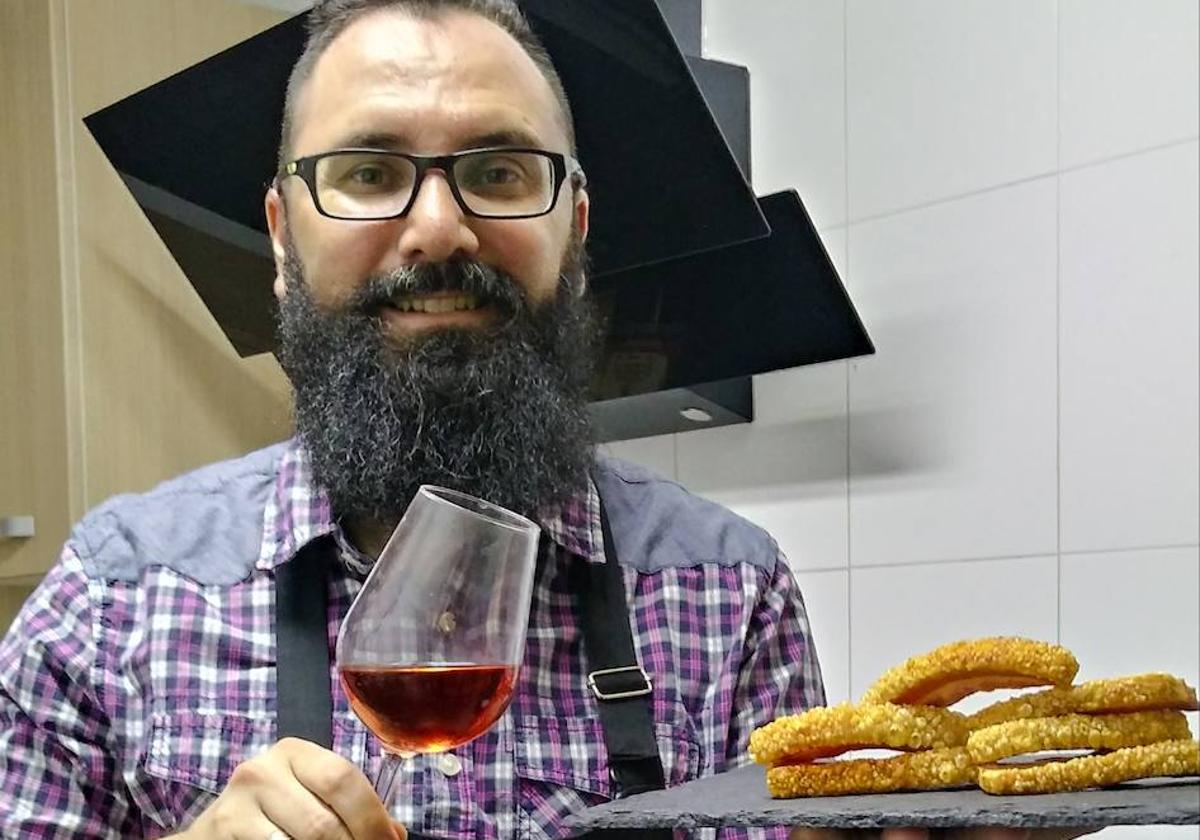 Jesús Pilar Sobejano con uno de sus almuerzos de los lunes y #Torreznoday