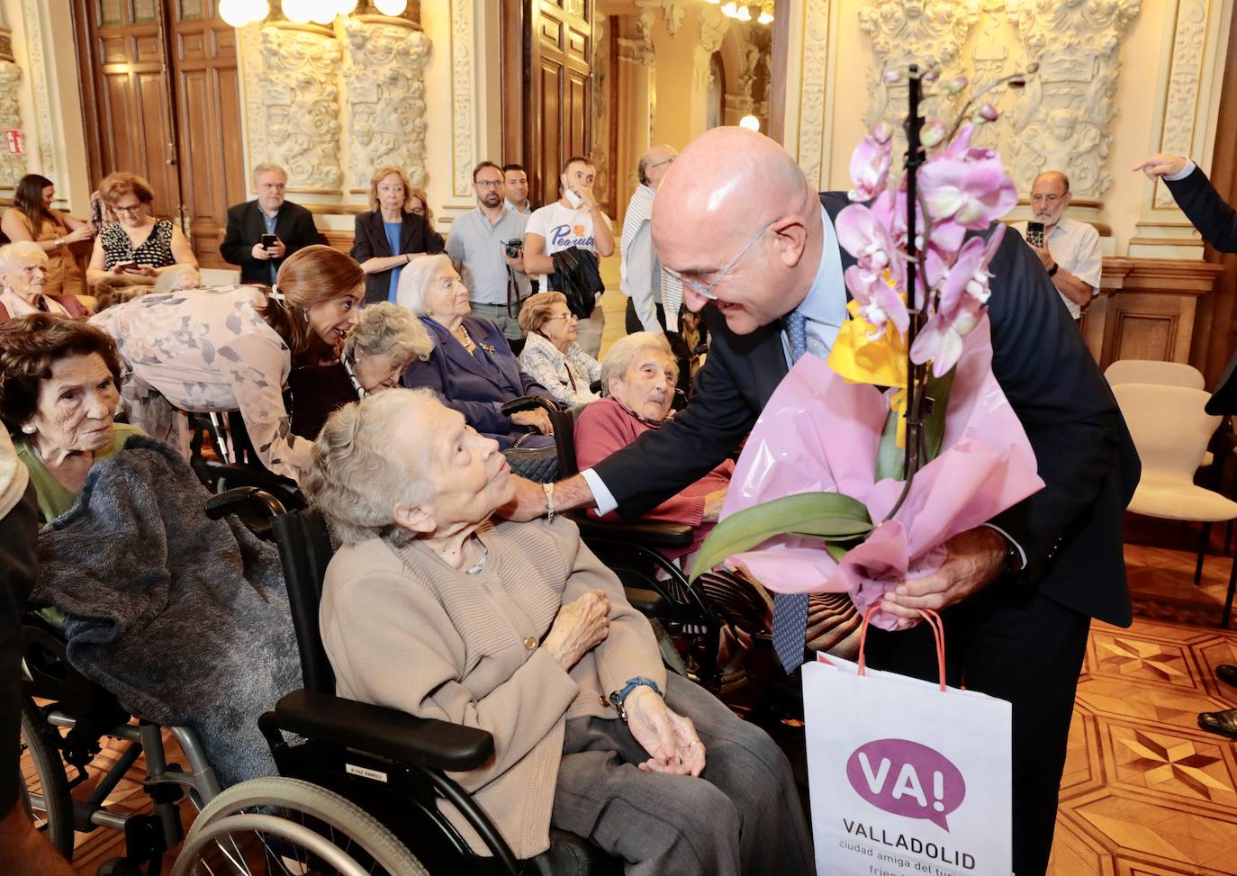 El acto homenaje por el Día de las Personas de Edad celebrado en el Ayuntamiento