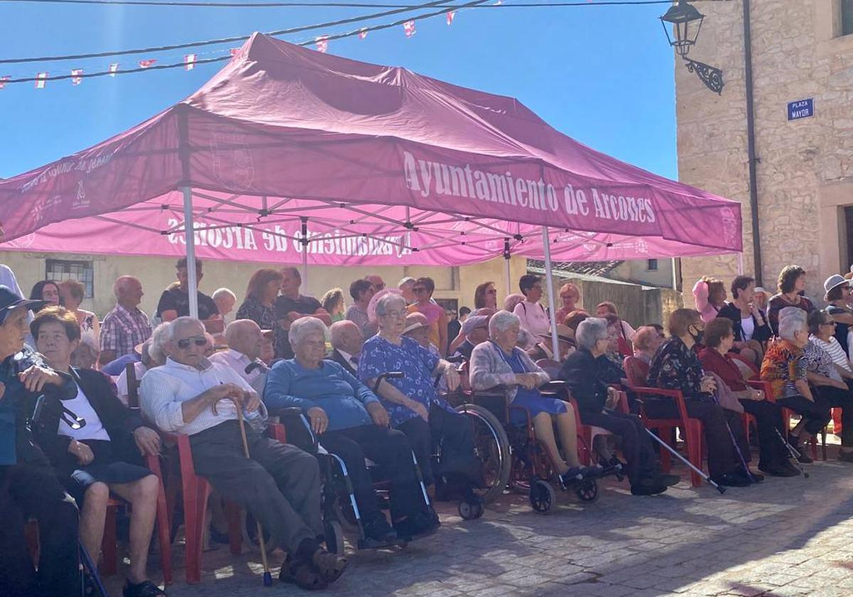 Los nonagenarios homenajeados, durante el acto.