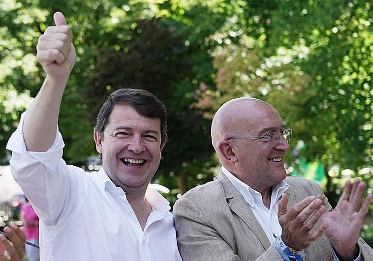 Mañueco y Carnero, en un acto electoral del PP.