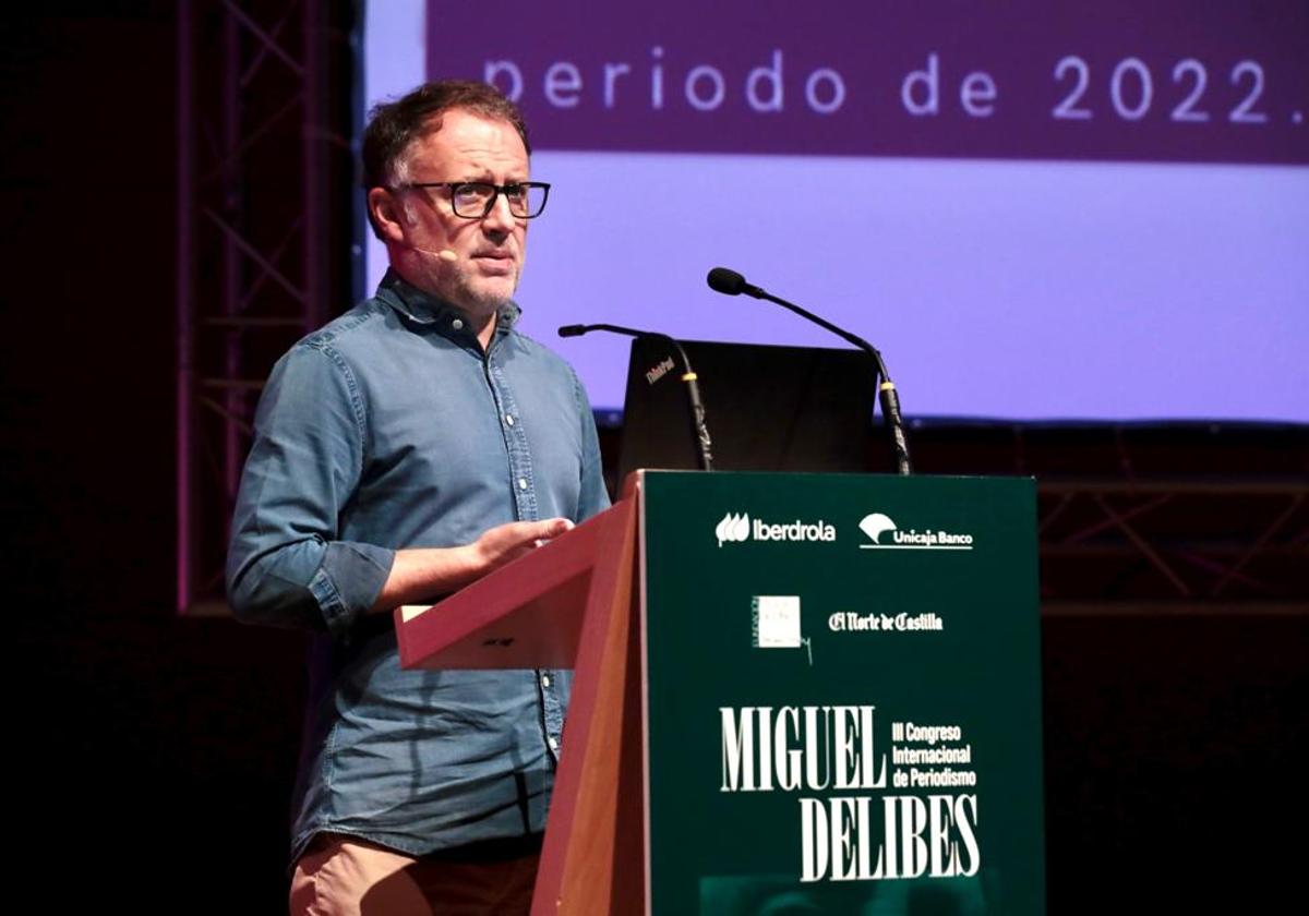 José Larraza durante la conferencia.