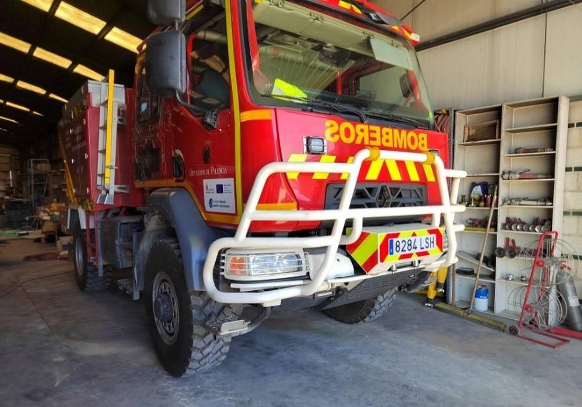 Vehículo de bomberos adquirido por la Diputación.