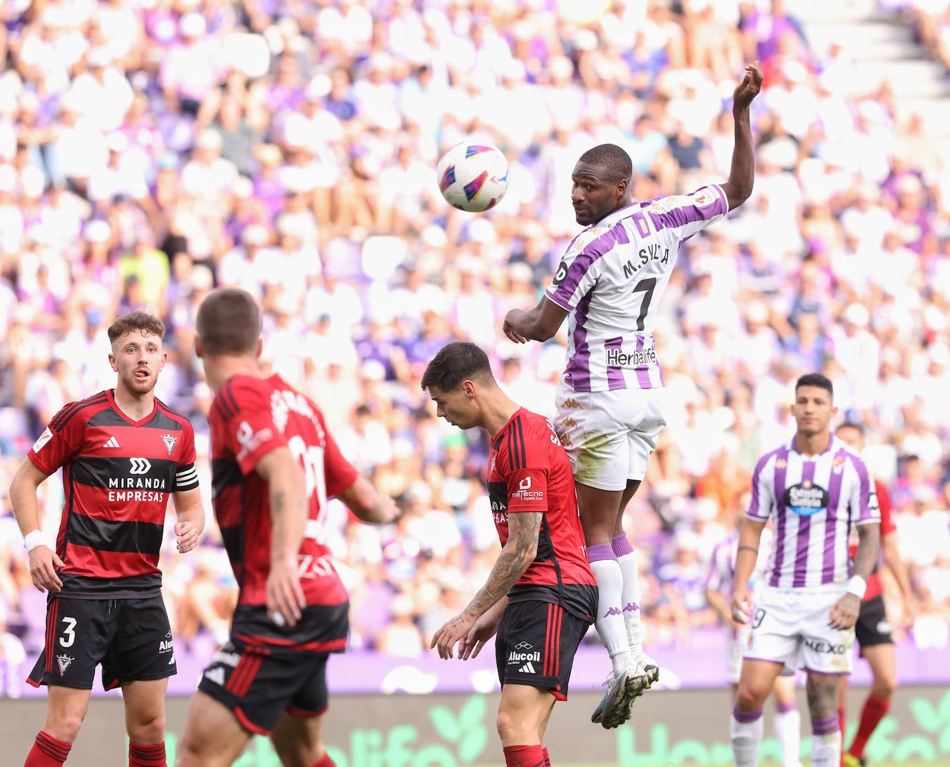 Las imágenes del partido entre el Real Valladolid y el Mirandés en Zorrilla (2/2)