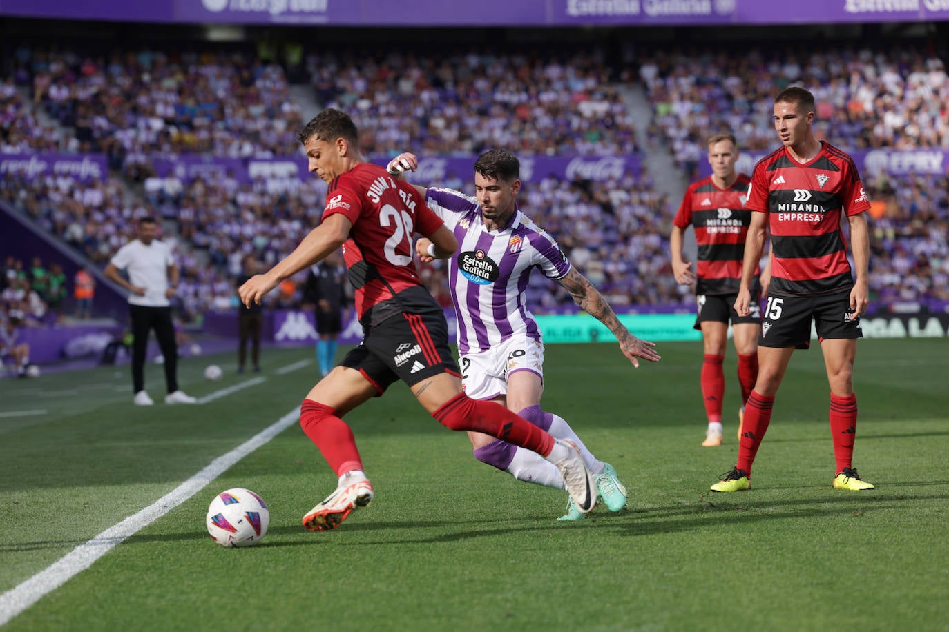 Las imágenes del partido entre el Real Valladolid y el Mirandés en Zorrilla (2/2)