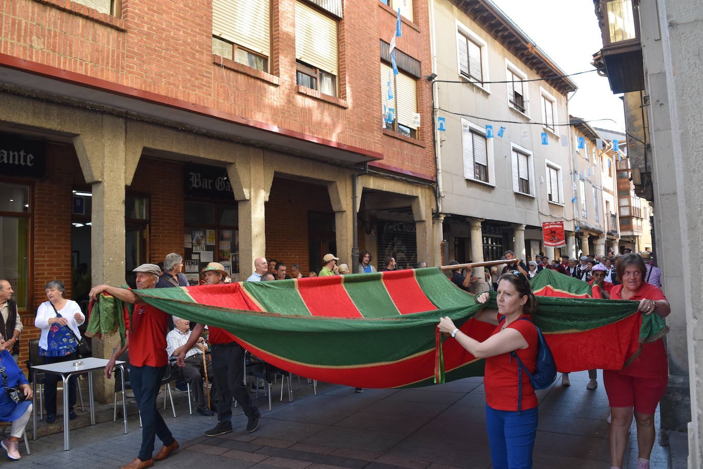 Cervera se tiñe de tradiciones en el Día de la Provincia