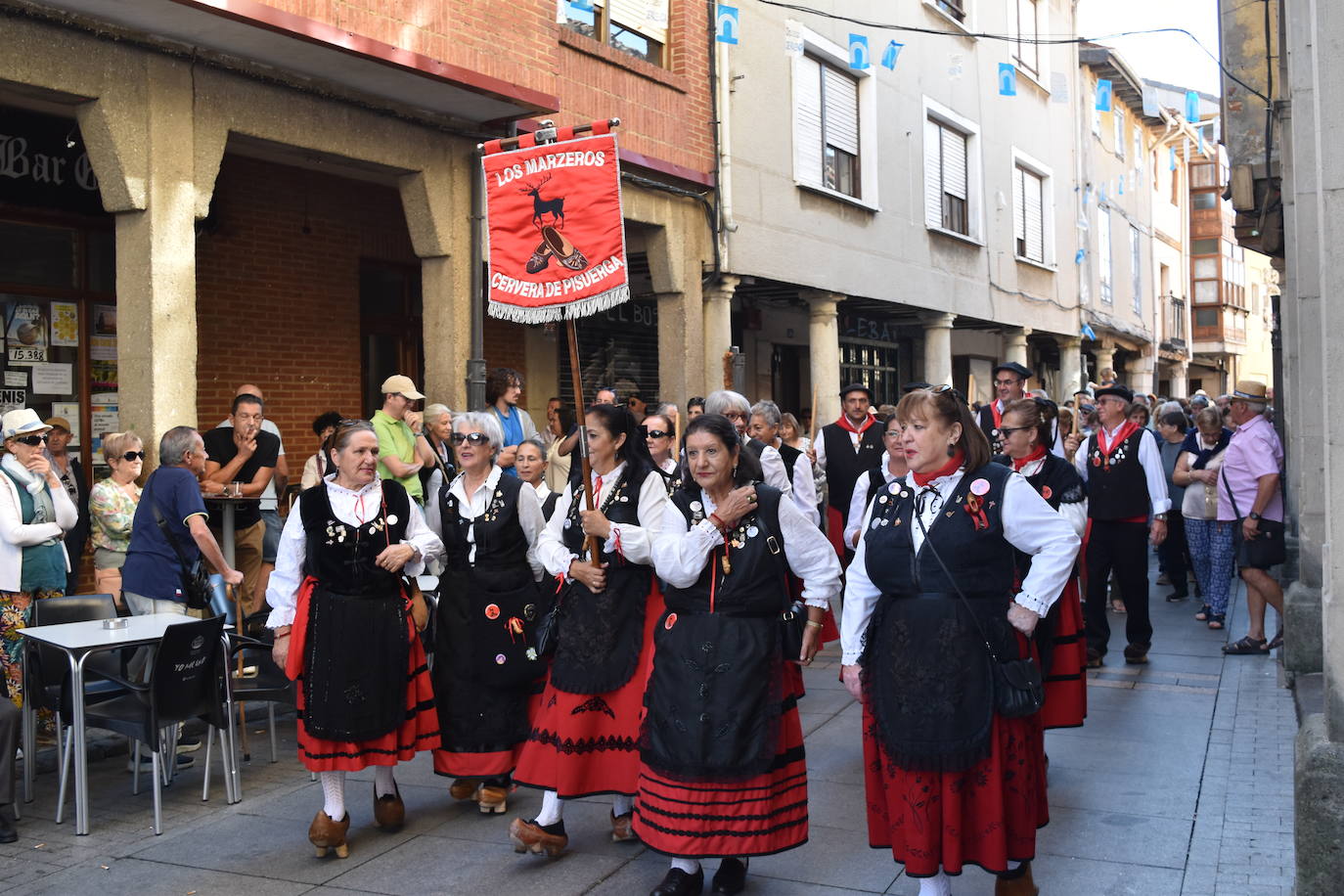 Cervera se tiñe de tradiciones en el Día de la Provincia