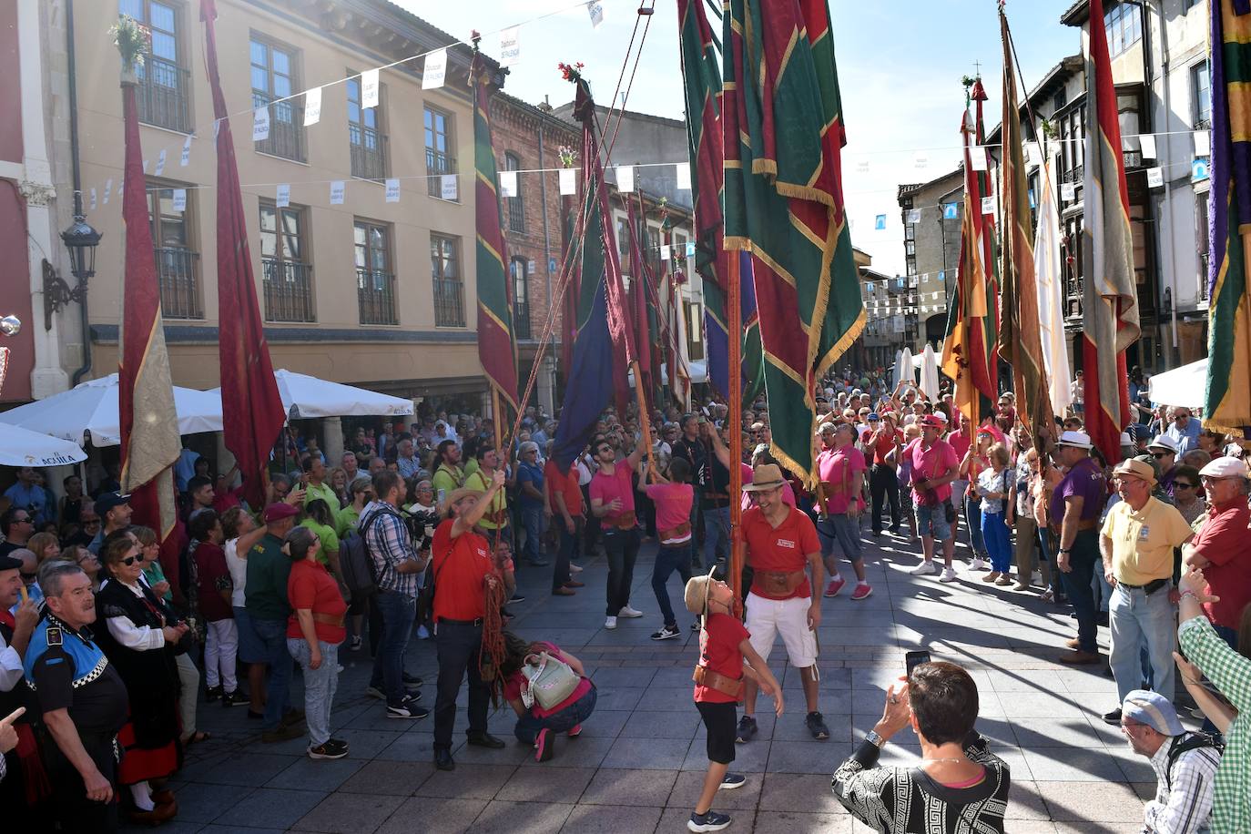 Cervera se tiñe de tradiciones en el Día de la Provincia