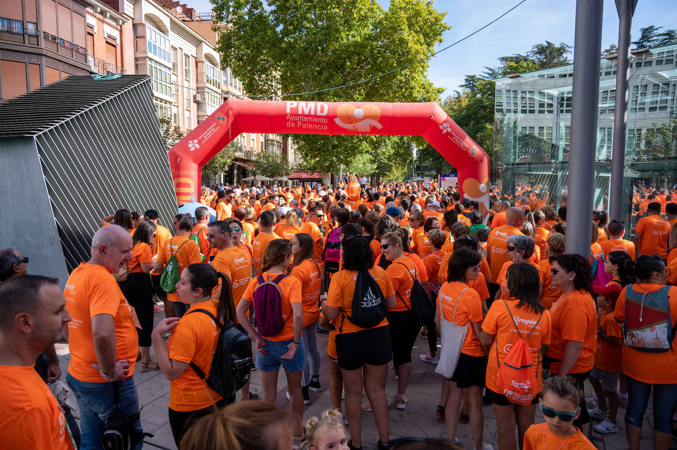 Palencia se tiñe de naranja contra el cáncer