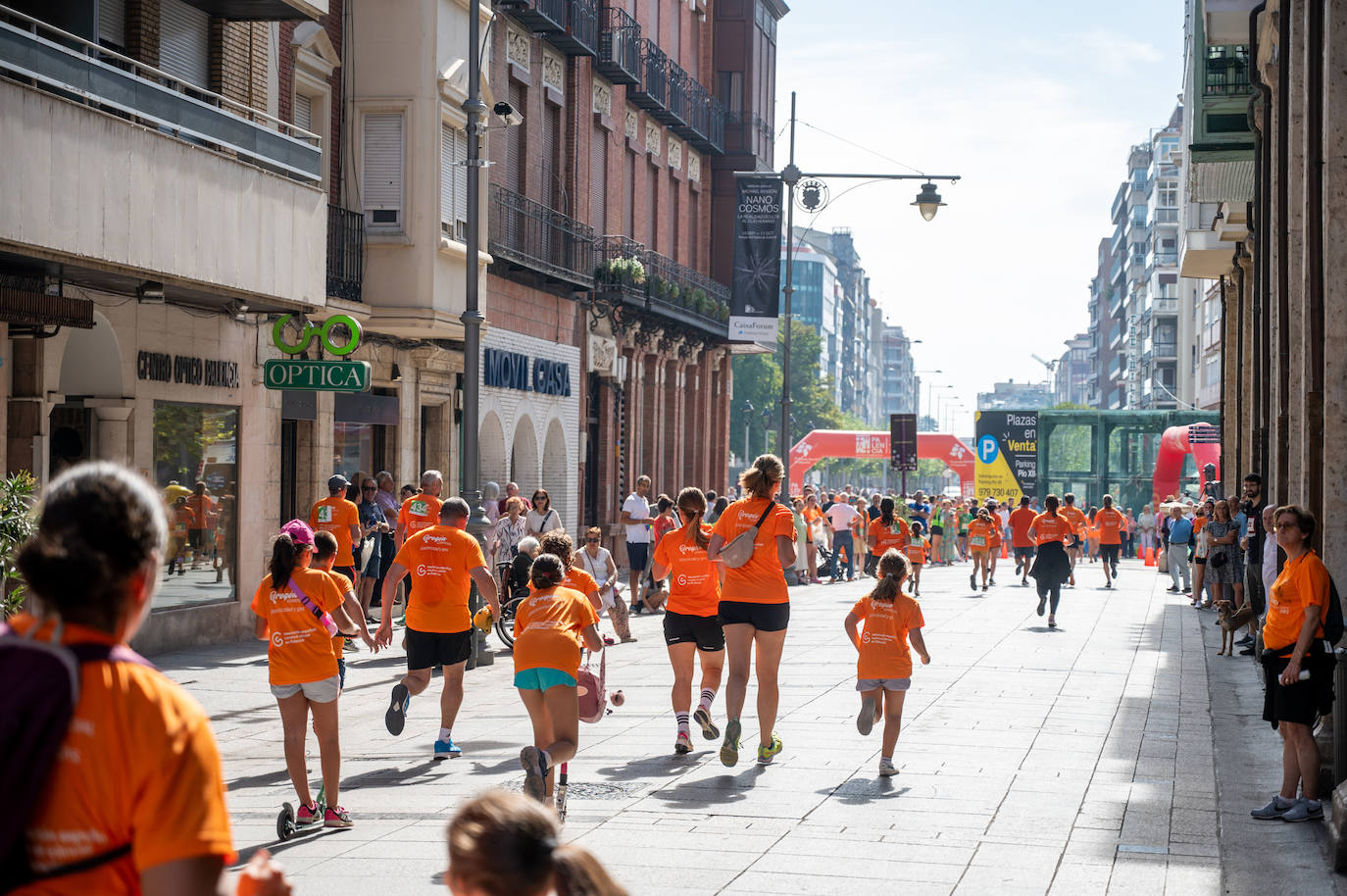 Palencia se tiñe de naranja contra el cáncer