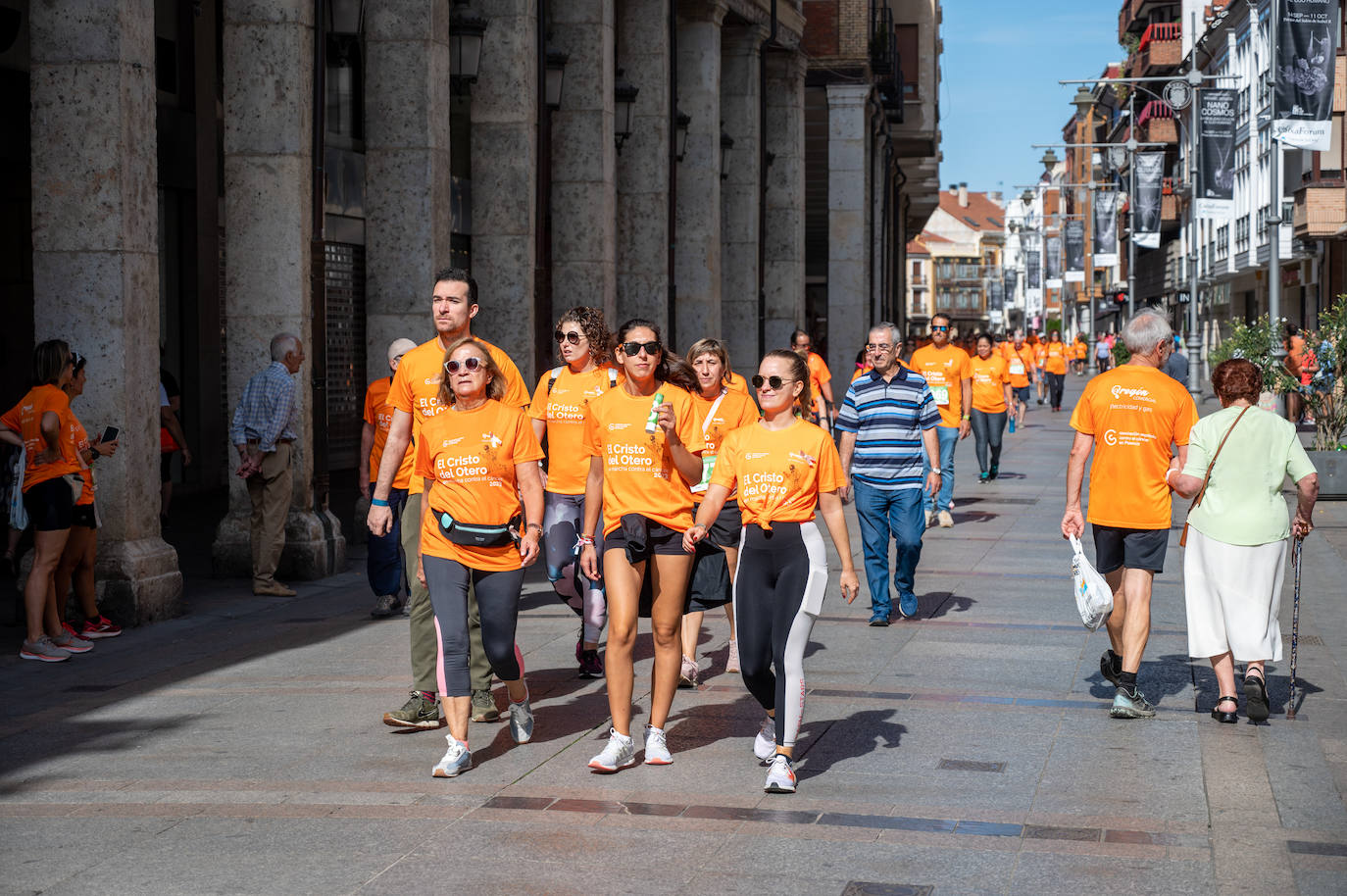 Palencia se tiñe de naranja contra el cáncer