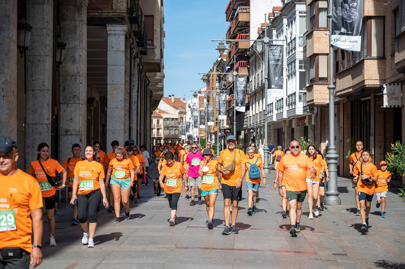 Palencia se tiñe de naranja contra el cáncer