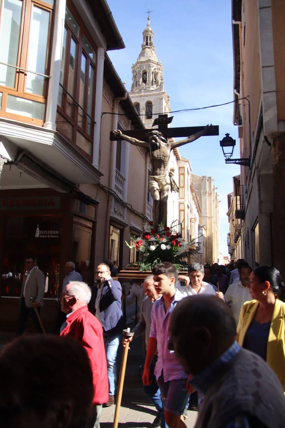 El Cristo de las Puertas recorre las calles de Medina de Rioseco