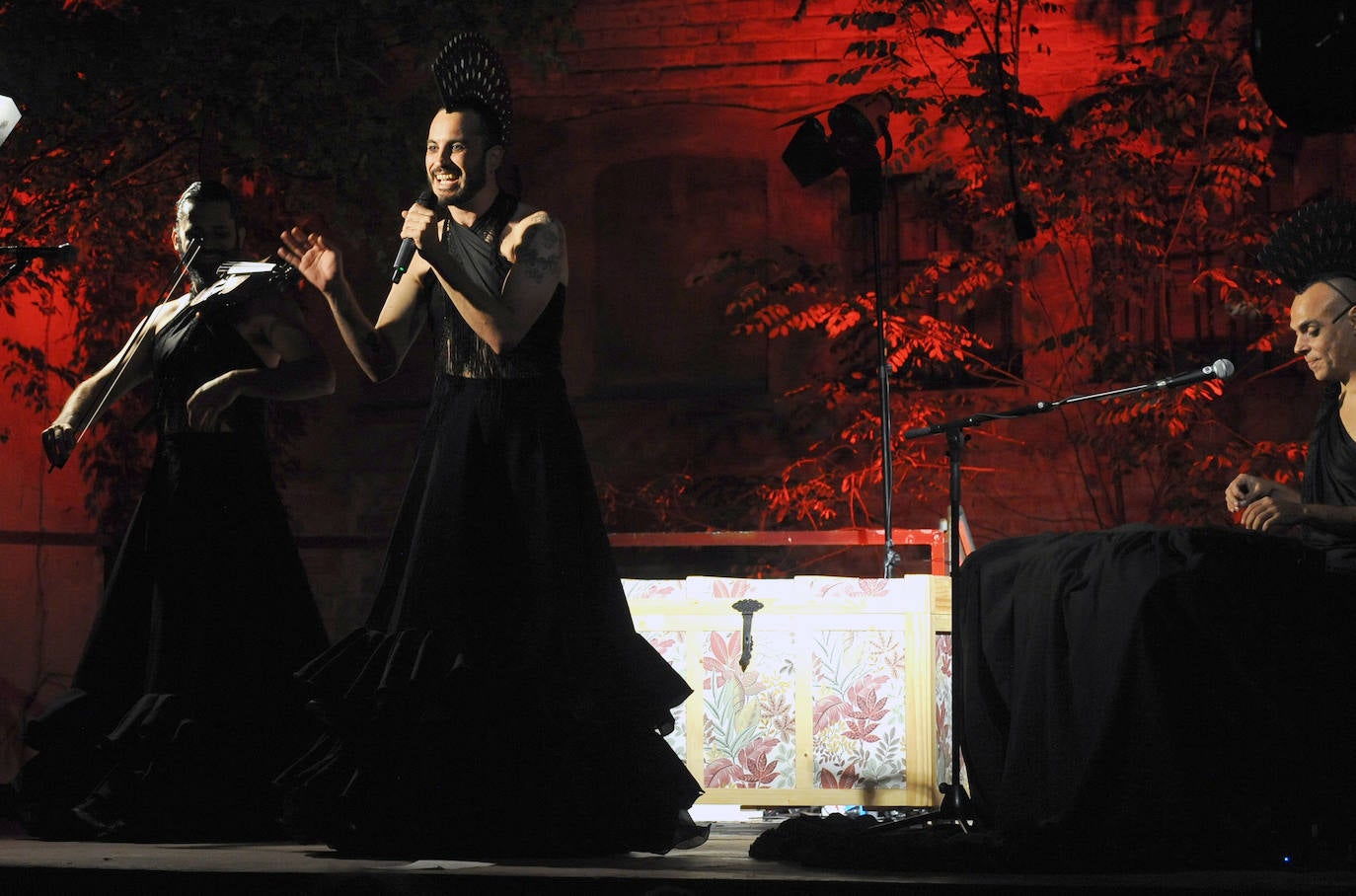 Así fue la actuación de El Trío Caracol en el Patio Corsario de Girón