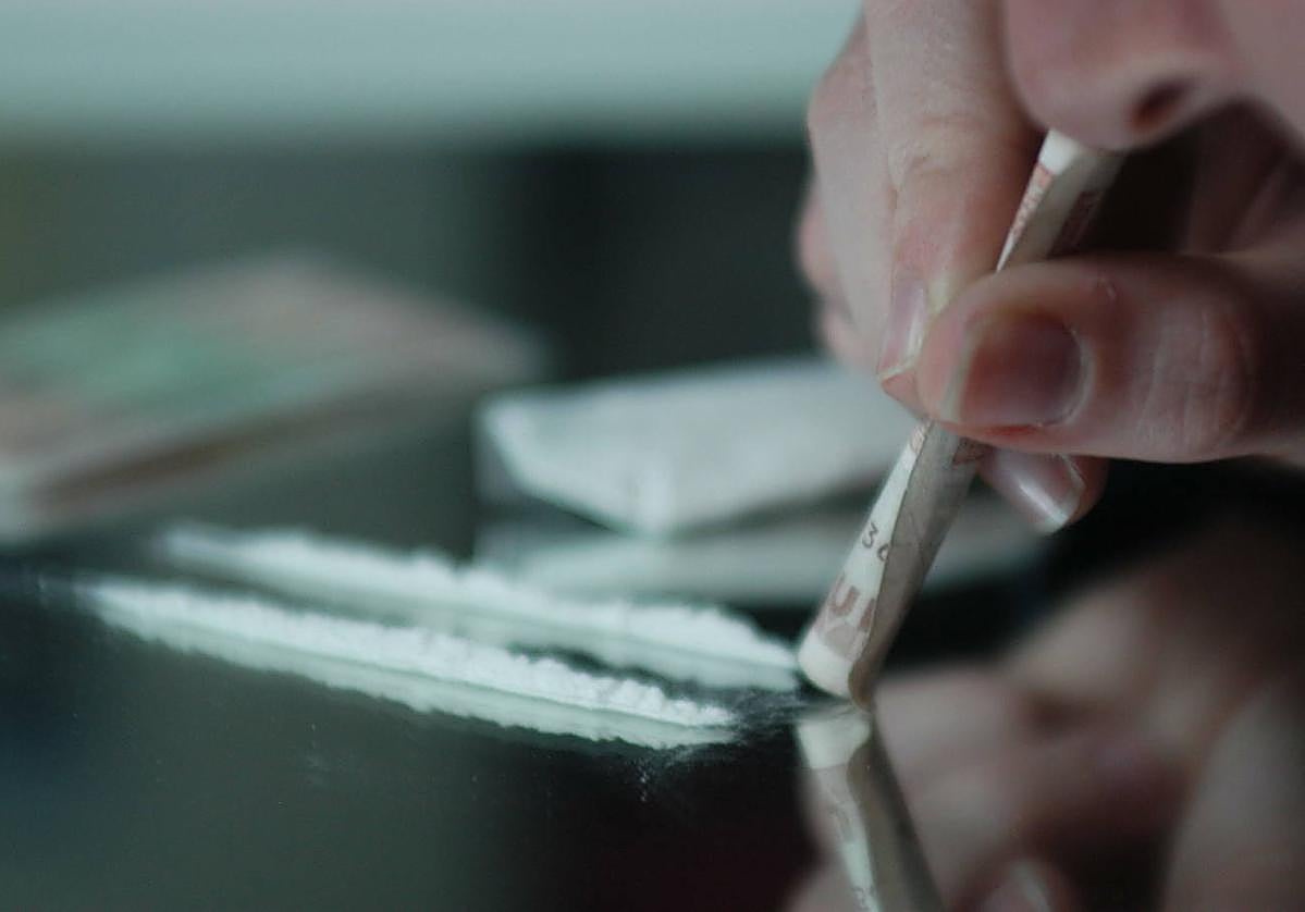 Acepta un año y diez meses de prisión por posesión de drogas