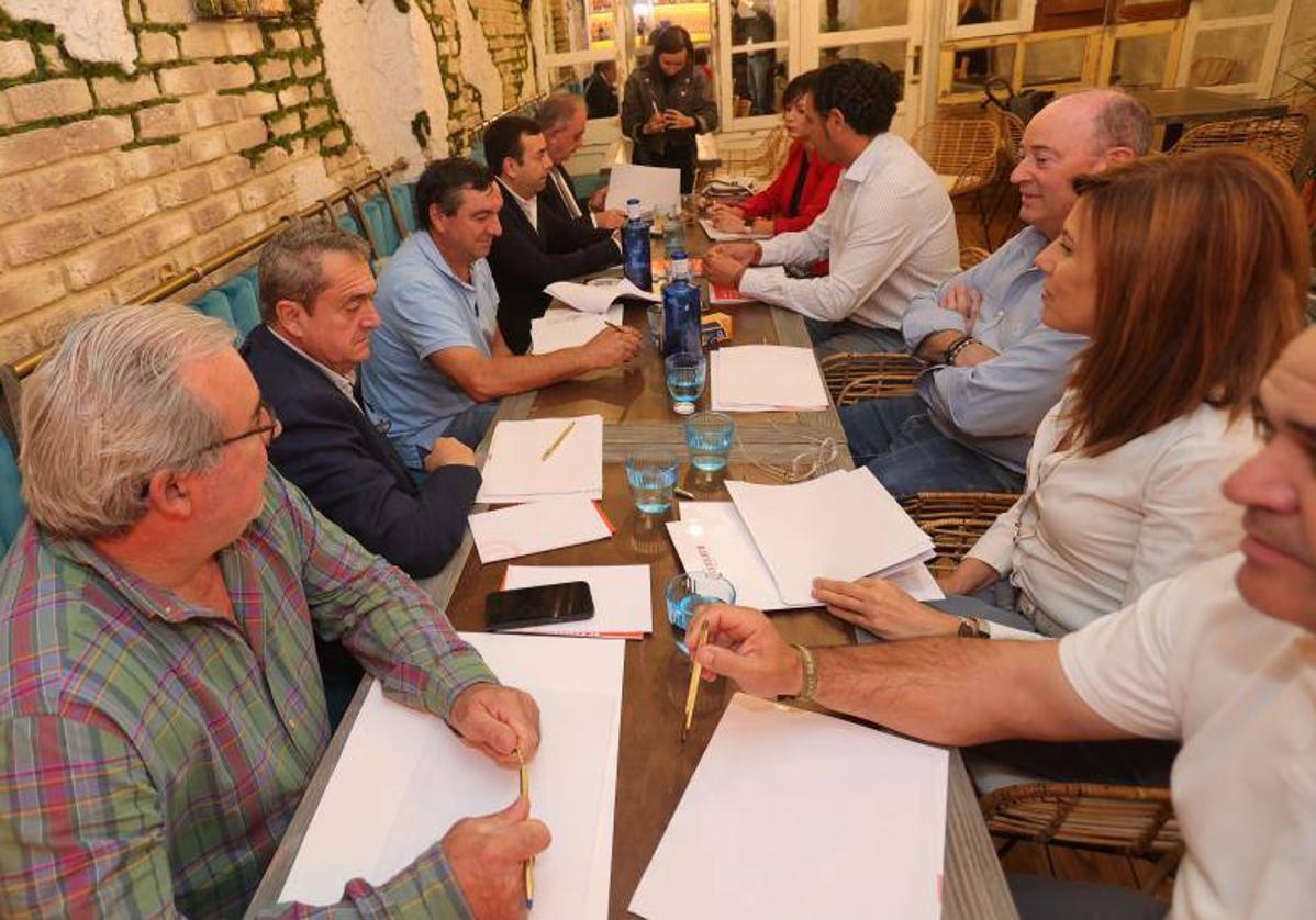 Reunión del jurado de la Cámara de Comercio.