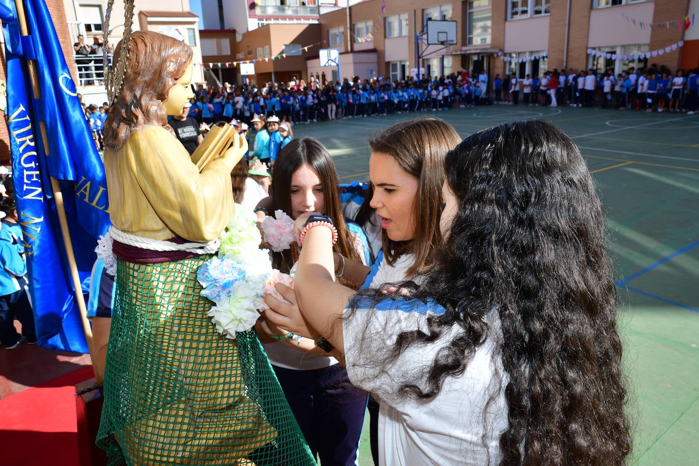 Las imágenes de la celebración de la Hispanidad en el colegio Virgen Niña