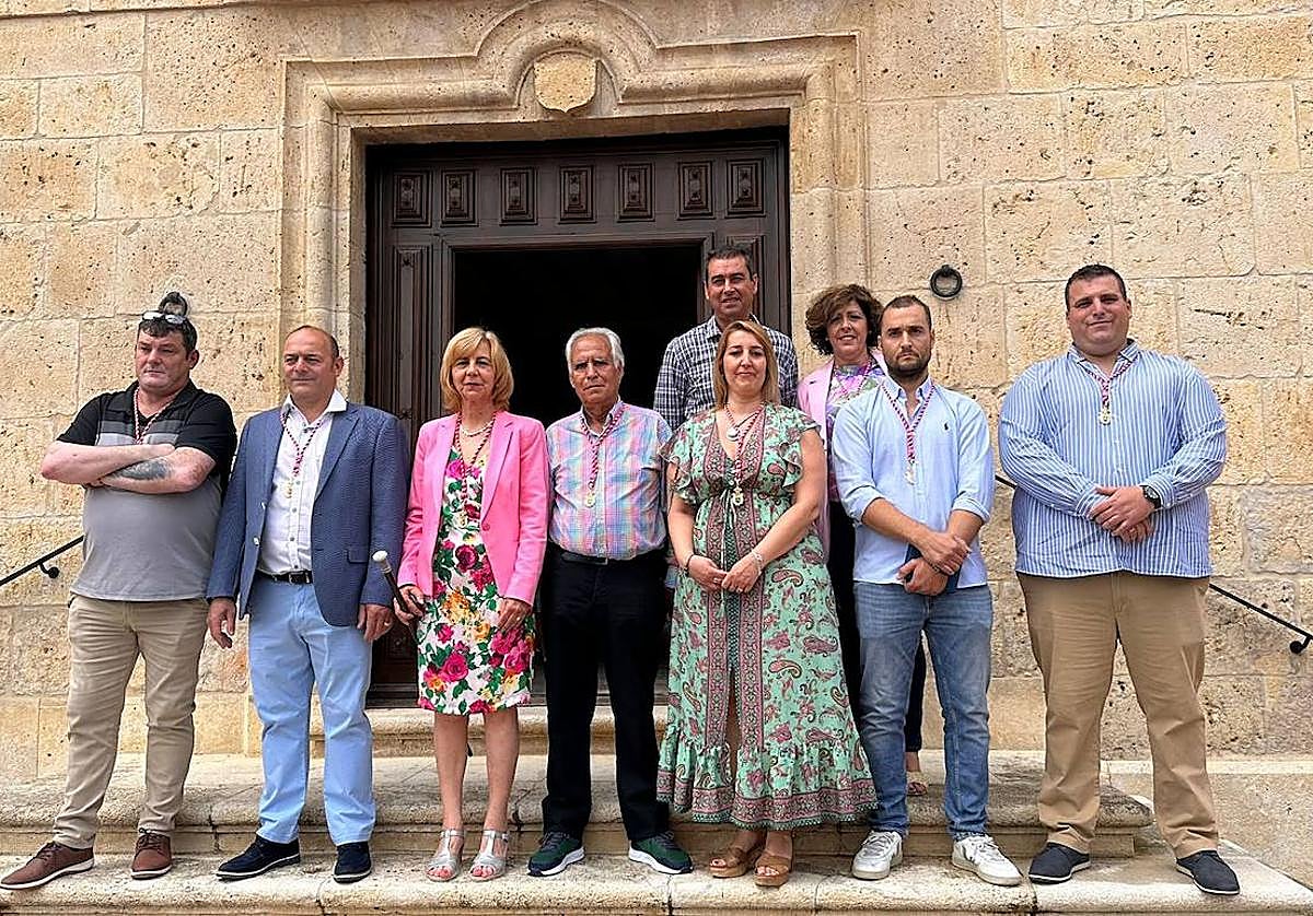 La corporación de Osorno, con la alcaldesa, tercera por la izquierda, tras la toma de posesión en junio.