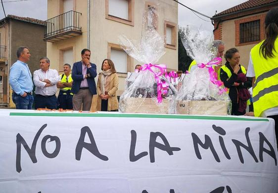Los diputados provinciales, durante el acto.