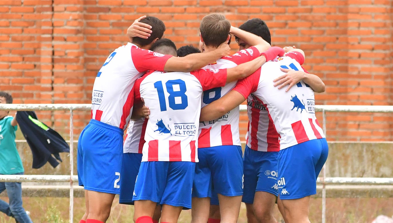 Imágenes del partido del Atlético Tordesillas contra La Virgen del Camino