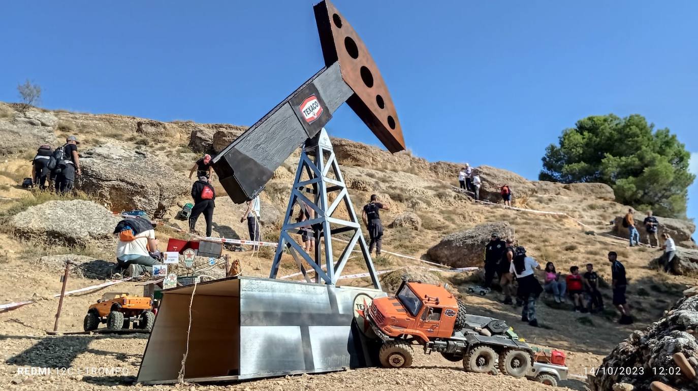 La quedada de aficionados a los coches de radiocontrol de Cigales, en imágenes (2/2)