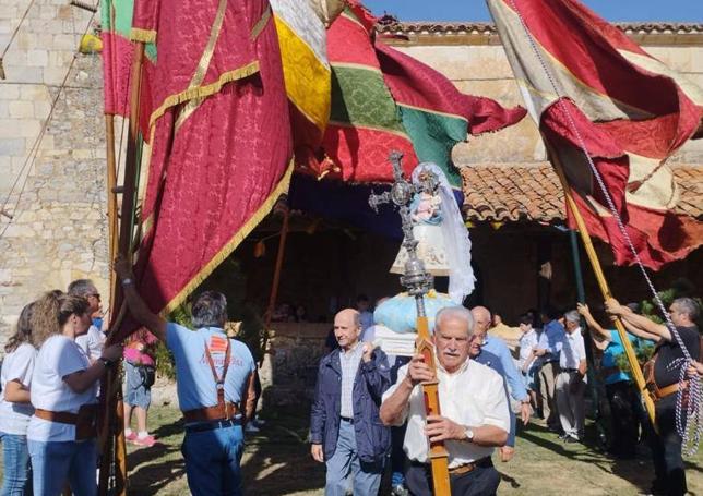 Procesión con la virgen del Pilar.