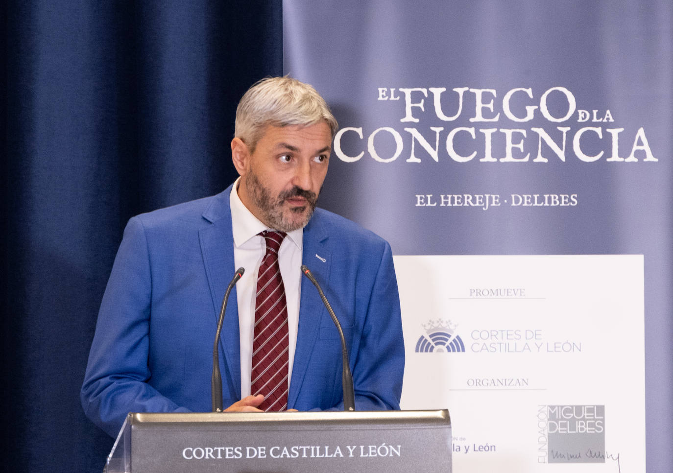 La exposición &#039;El fuego de la conciencia&#039;, conmemora en las Cortes los 25 años de &#039;El hereje&#039;