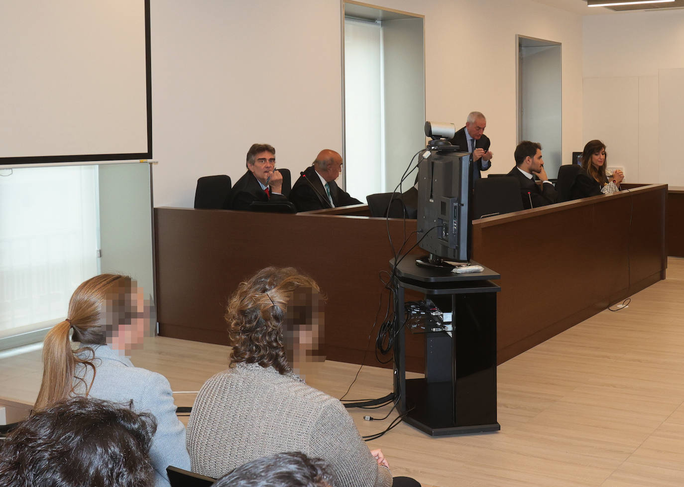 Las dos acusadas, en la vista en la Audiencia.