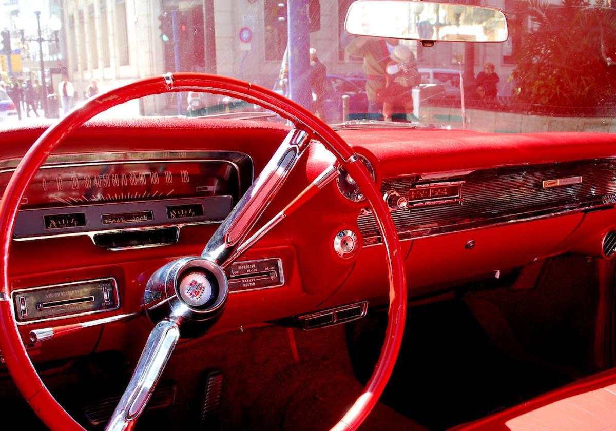 Interior de un Cadillac.