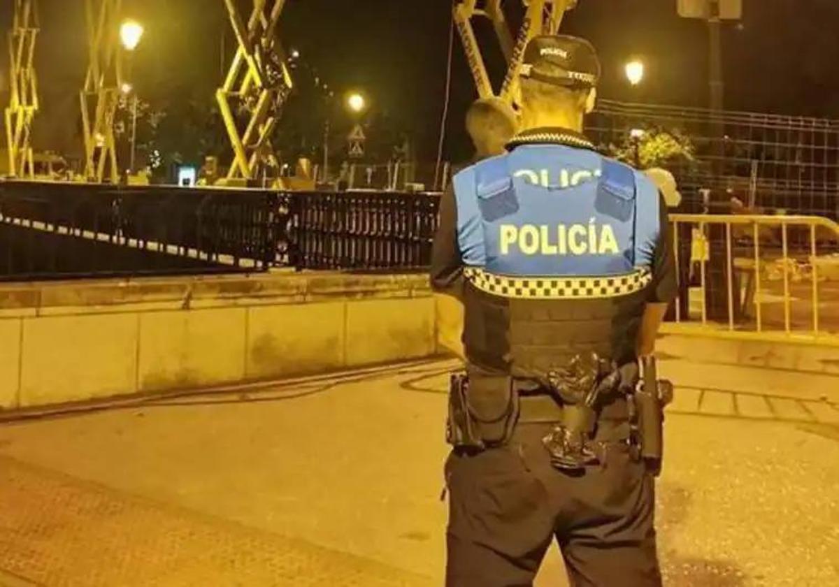 La Policía Local también detuvo a una persona por tener vigente una orden de detención.