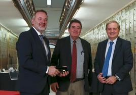 A la izquierda, Ángel Ortiz, director de El Norte de Castilla, junto a Luis García Montero, director del Instituto Cervantes e Ignacio Ybarra, presidente de Vocento.