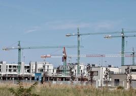 Construcción de urbanizaciones en la zona de El Peral, en Valladolid.